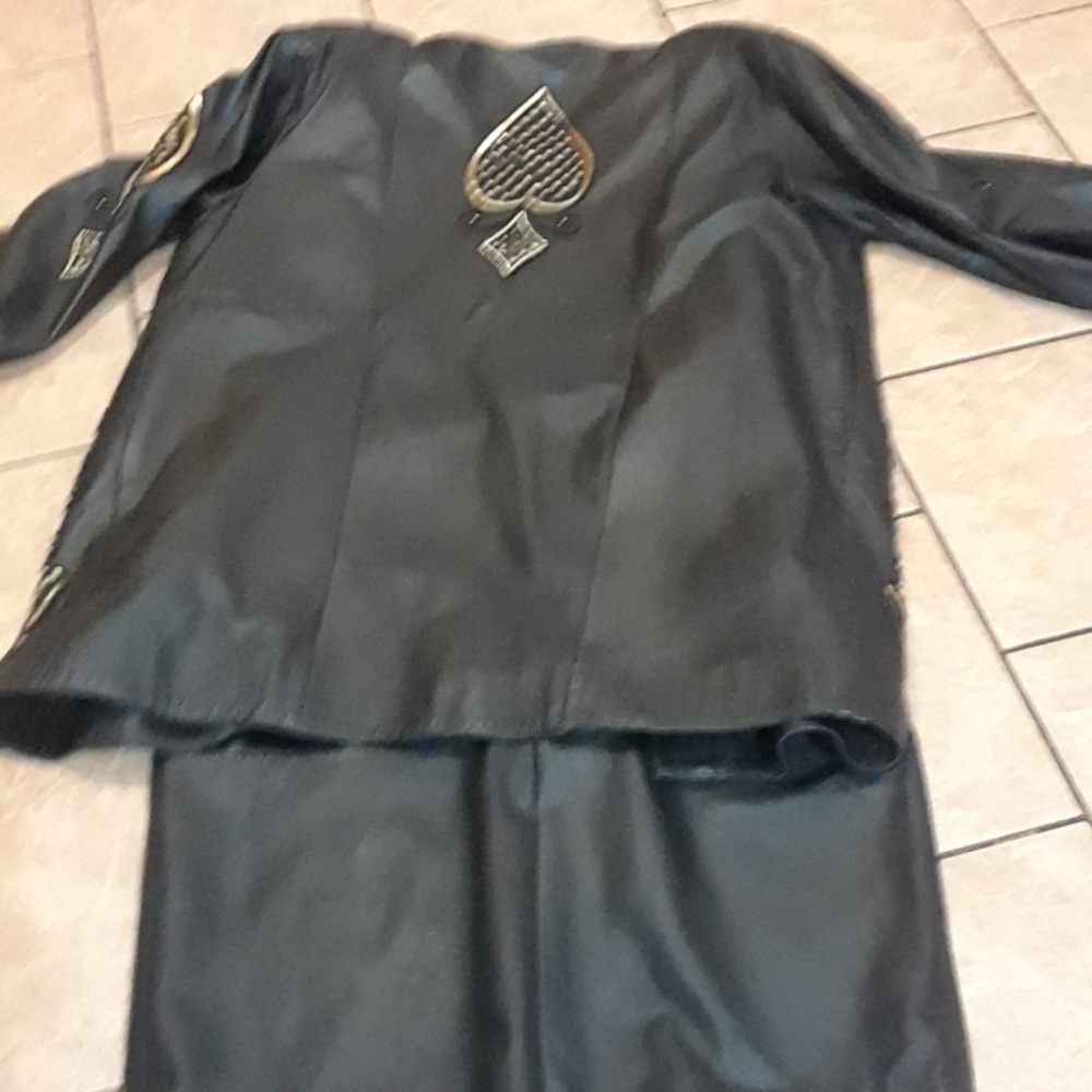 Black ladies 100% leather jacket,vest, skirt. - Picture 3 of 8